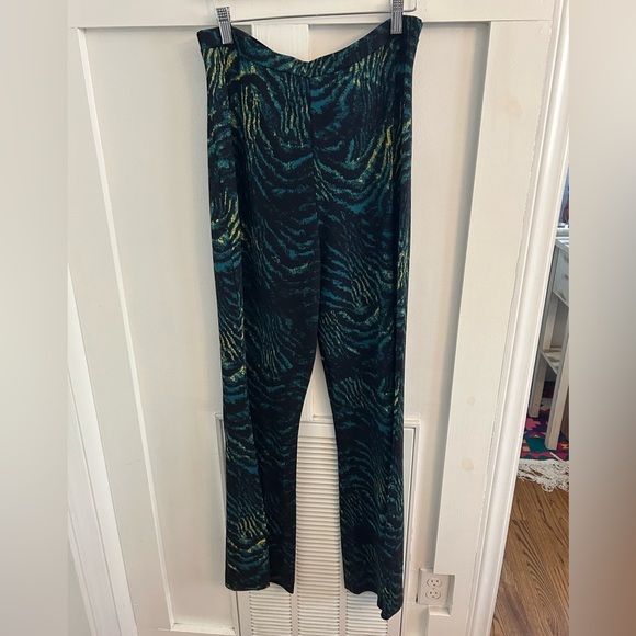 Diane Von Furstenberg Flared Trousers With Unique Textured Pattern And Fit - Picture 9 of 10